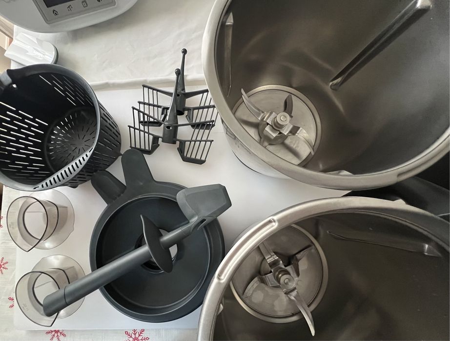 Bimby TM5 c/Cook-Key + 2 copos + 2 livros + avental Bimby