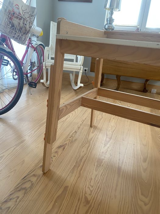 secretaria de madeira