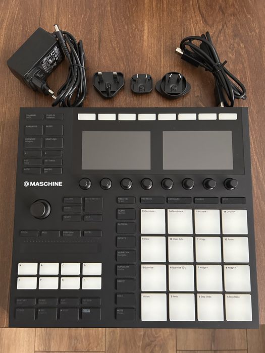 【ほぼ新品】 NATIVE INSTRUMENTS MASCHINE MK3 Native Instruments Maschine Mk3