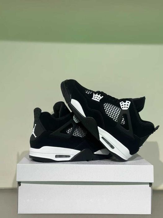 AJ4_Retro_White_Thunder 43