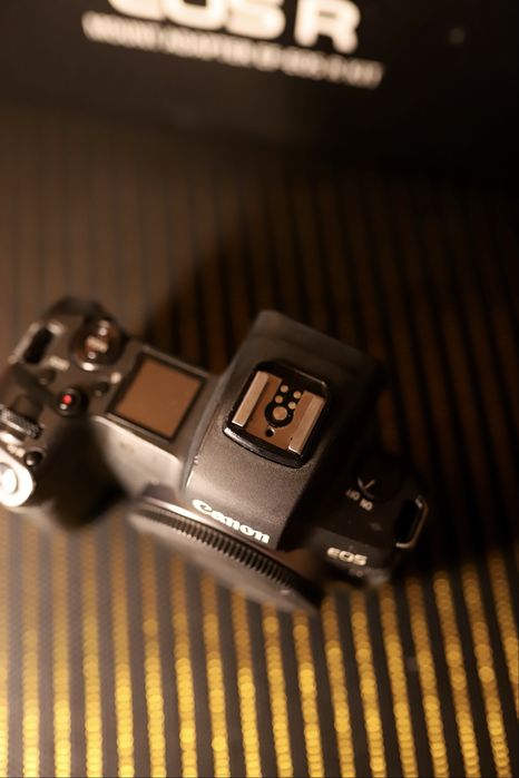 Продаю Canon EOS R