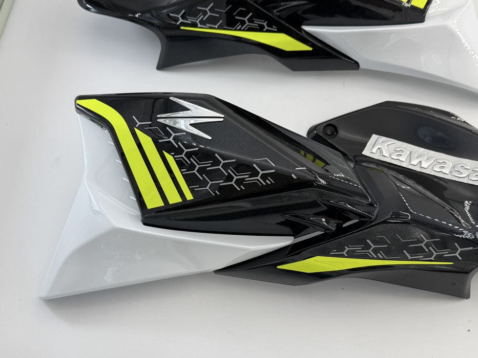 Kawasaki Z900 bok boczek owiewka Lewa