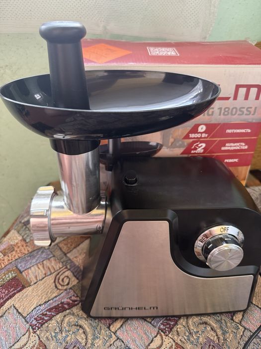 Мясорубка Grunhelm 1800Вт