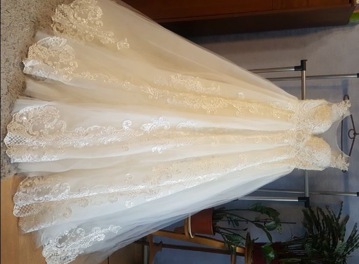 Шикарное,очень красивое,свадебное платье со съемным шлейфом