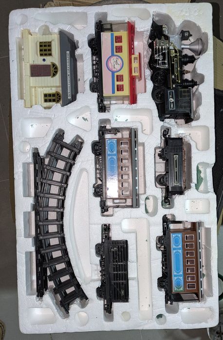 Comboio a pilhas com 6 vagoes