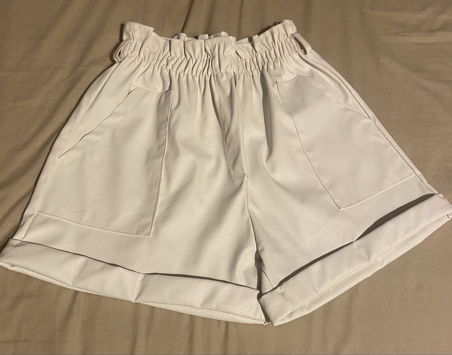 Calcão pele branco tamanho M