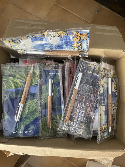 Canetas esferograficas  novas varias cores e modelos 900 unid.