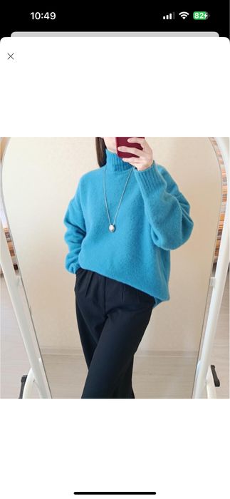 Вовняний об'ємний светр zara