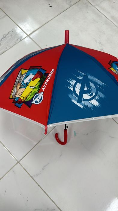 Vários guarda chuva de criança Disney