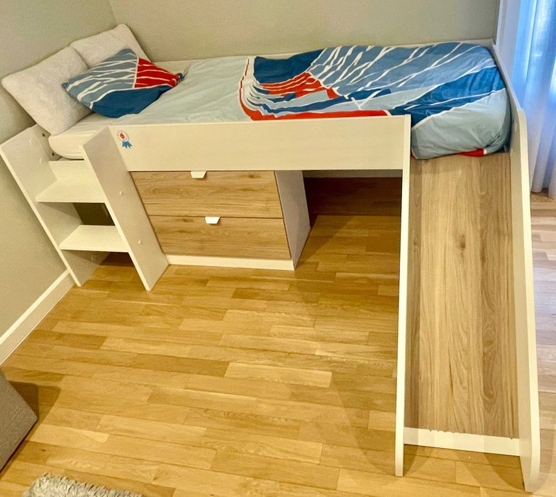 Cama infantil/junior com escorrega
