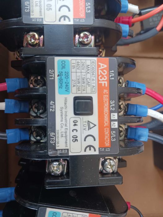 contactores trifasicos Hitachi