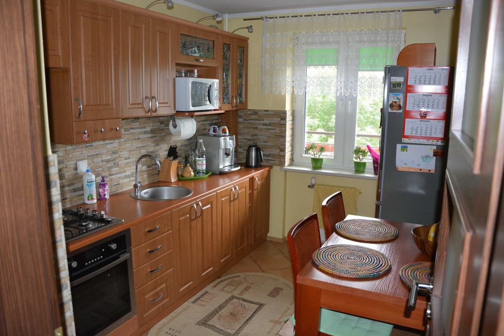 Duży i ładny pokój z dużym balkonem.  Blisko uczelnie i dworzec.