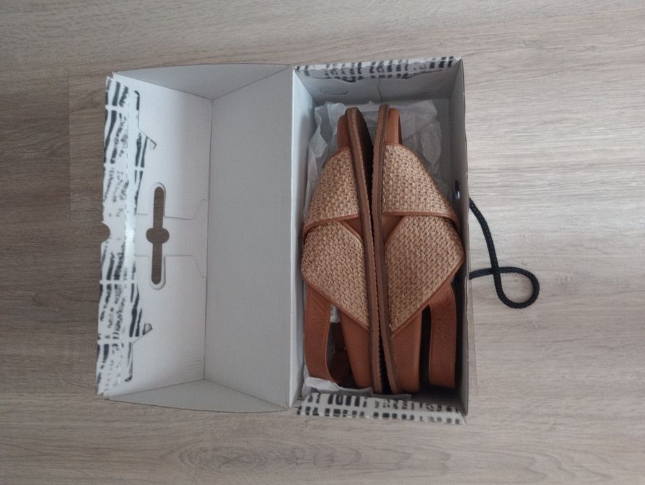 Шкіряні босоніжки Respect стан нових.