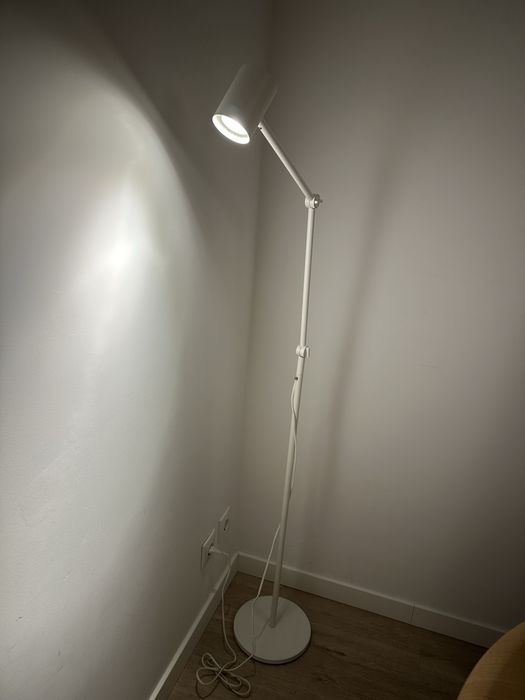 Candeeiro pé minimalista