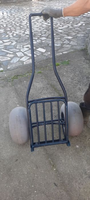 Carrinho de transporte na areia