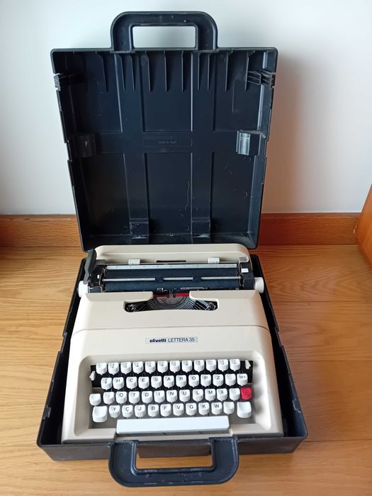 Máquina Escrever Olivetti Lettera 35