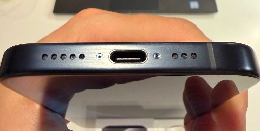 iPhone 15 Pro 256 GB Blue Titanium – idealny stan, etui w zestawie.