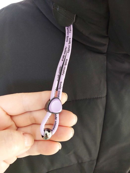 Жіночій фабрічний пуховик.