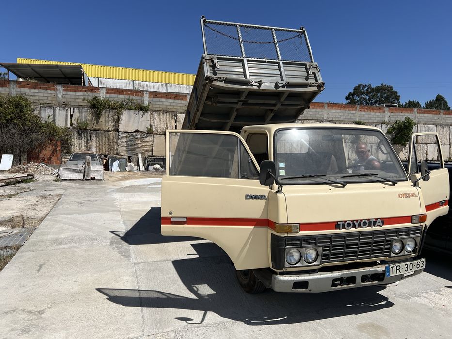 Toyota Dyna  Tribasculante