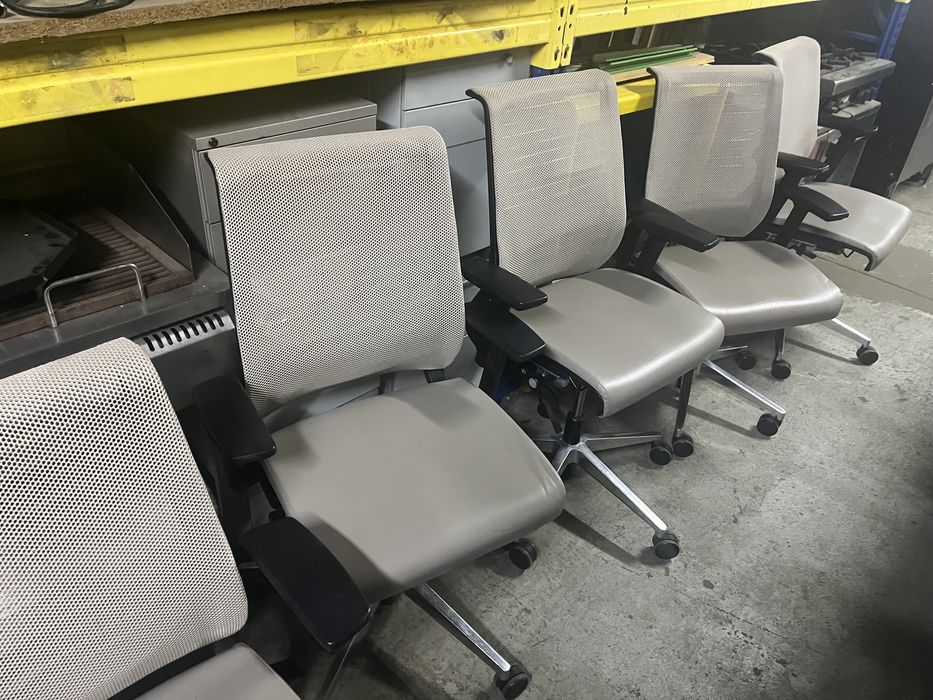 Cadeiras de Escritorio cinza com pes em inox STEELCASE