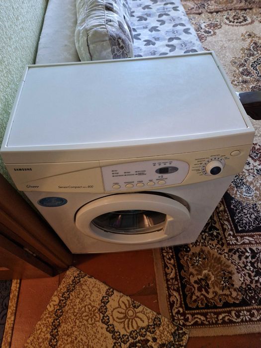 Продам пральну машинку Samsung Sensor Compact S803J в гарному стані!