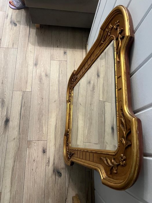Lustro kryształowe w złotej drewnianej ramie