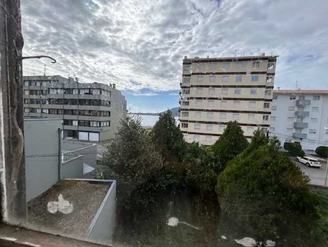 Venda moradia em Caminha.  Vista foz rio Minho com duas frentes. Rua Pombal e Travessa Pombal
