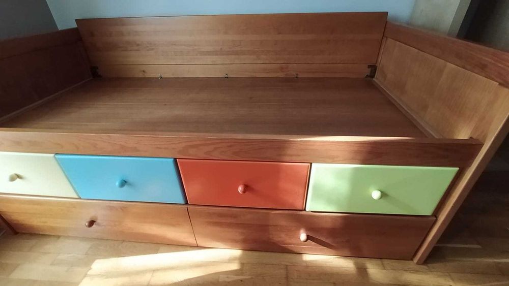 Cama solteiro de madeira com gavetas