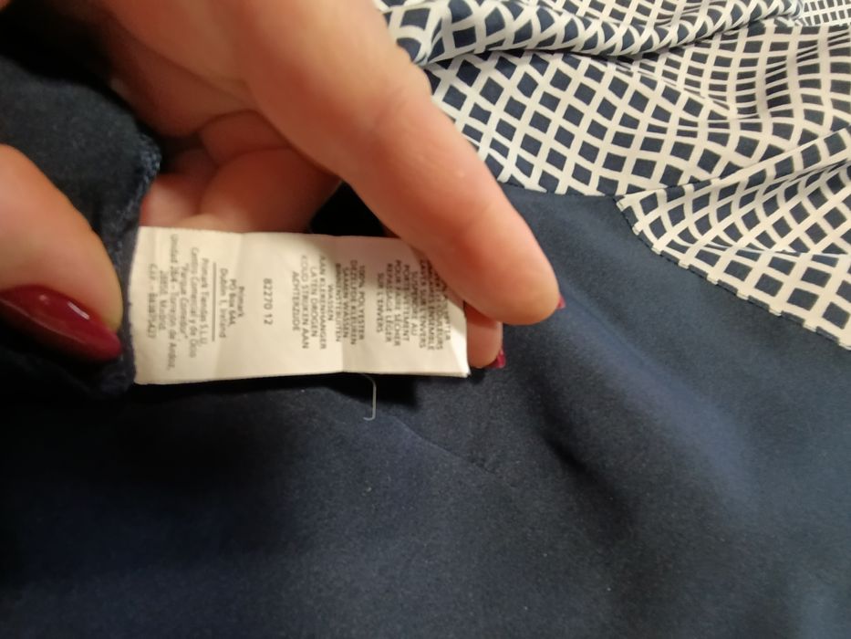 Продам гарну жіночу сукню на всі сезони.