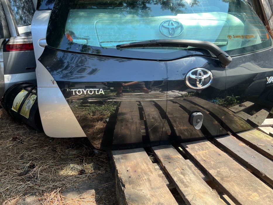 Toyota Yaris II 209 tylna klapa bagażnika kompletna