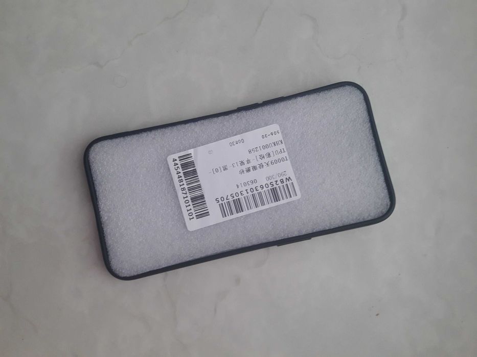 Чохол на iPhone 13