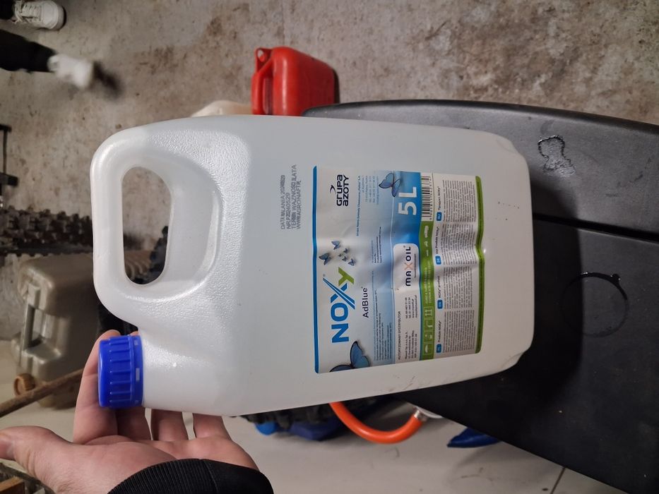 Sprzedam adblue 5l