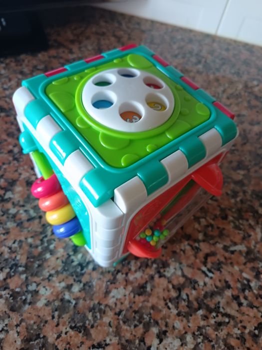 Cubo interactivo 6em1 da Playgo
