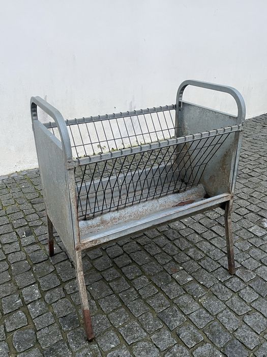 Manjedoura para ovelhas e cabras