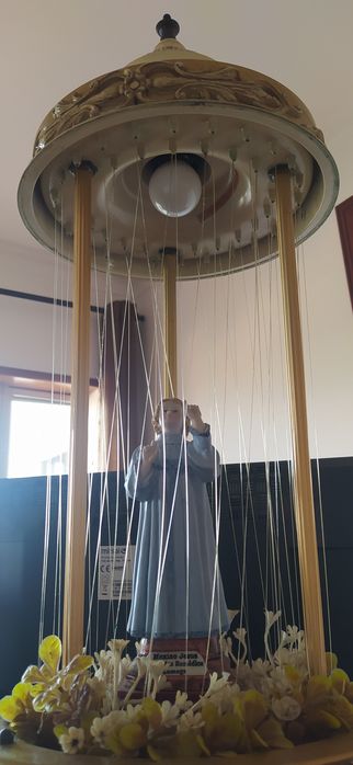 Peça lindíssima com iluminação incorporada