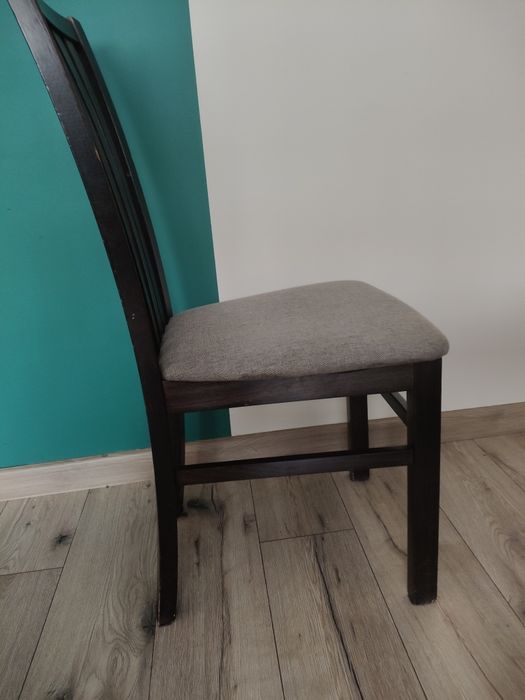 Stół plus 4 krzesła