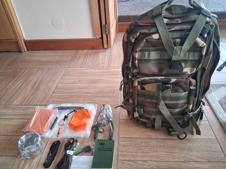 Plecak survivalowy,wojskowy z wyposażeniem