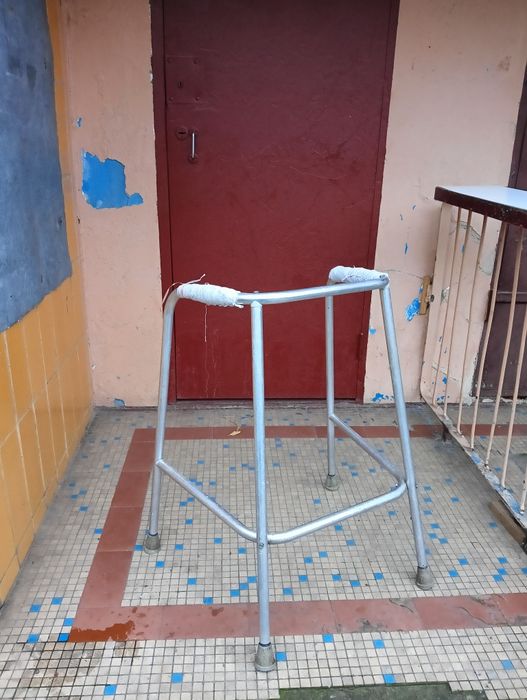 Ходунки легкі для літніх людей