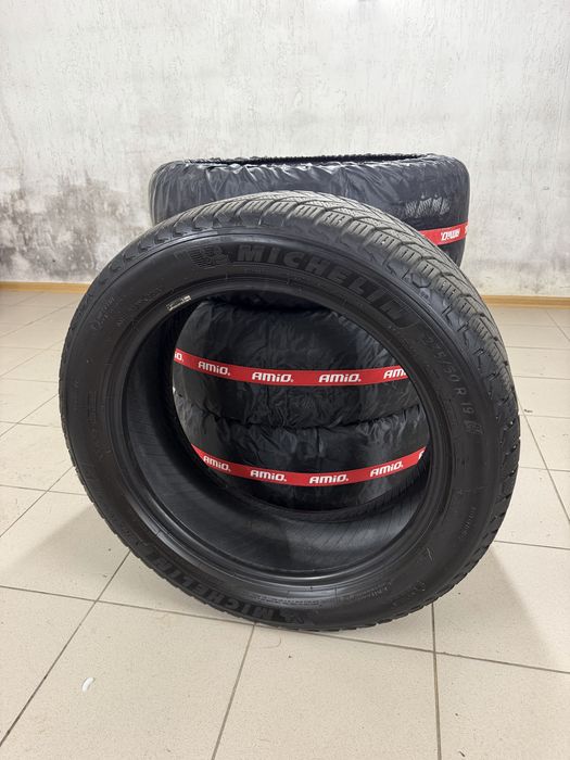 Michelin 235/50 R19 зимові шини — відмінний стан