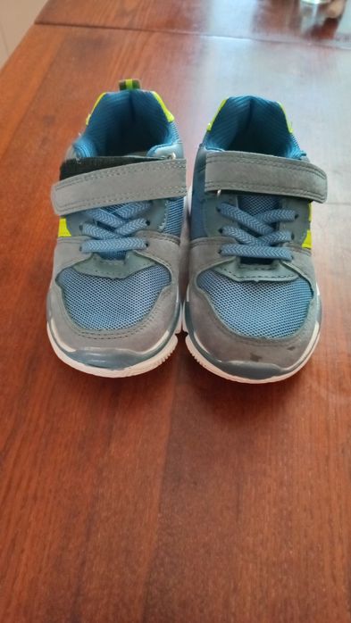 Дитячі кросівки, нові.
