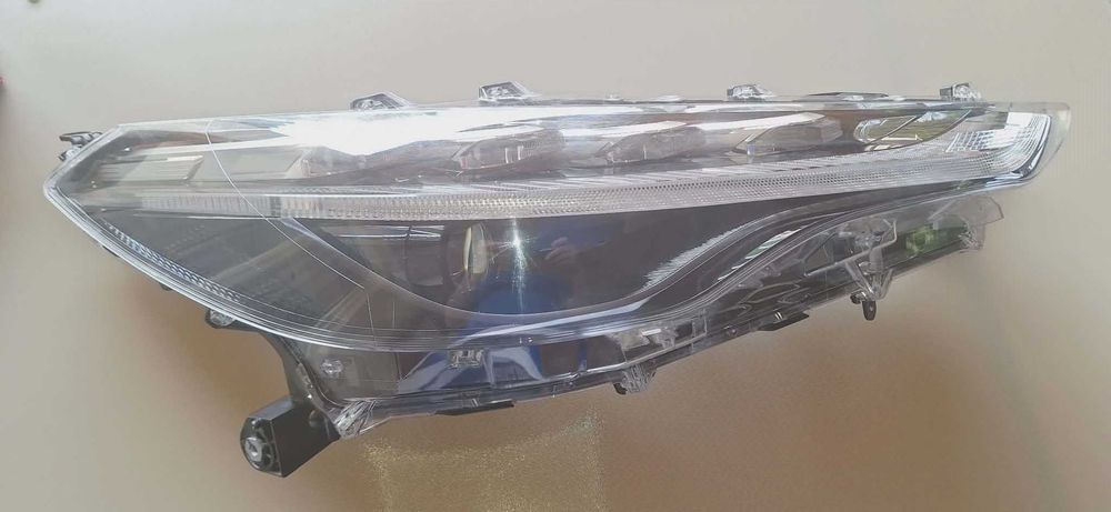 Lampa przednia, prawa, Toyota corolla cross 2024