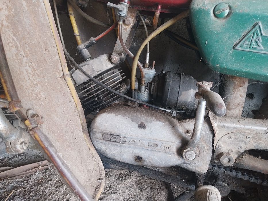 Motorizada com 60 anos com documento único para restauro