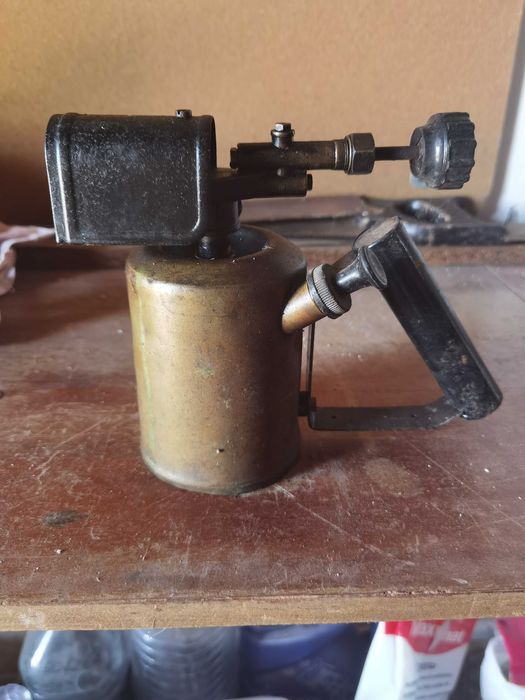 Maçarico antigo a Petróleo