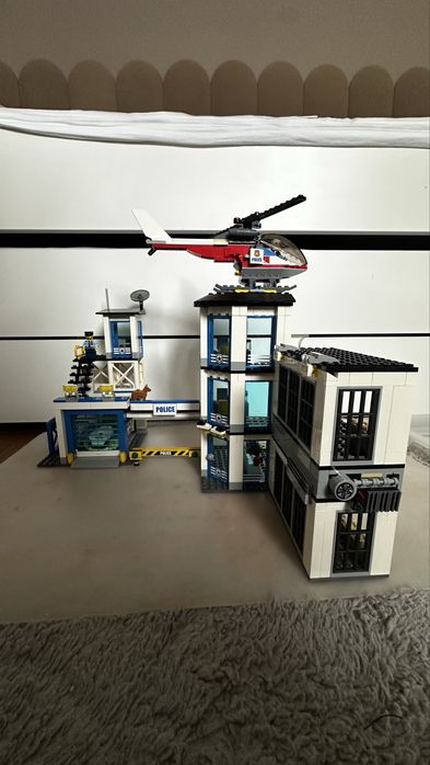 Złożony zestaw LEGO posterunek policji warty 1500 zł