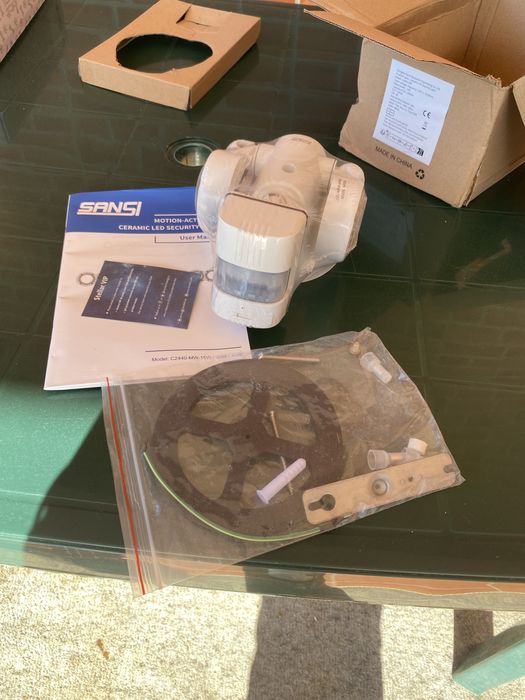 LED Motion-Sensor Spotlight426581194976143364