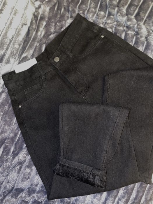 Утепленные черные джинсы с высокой талией