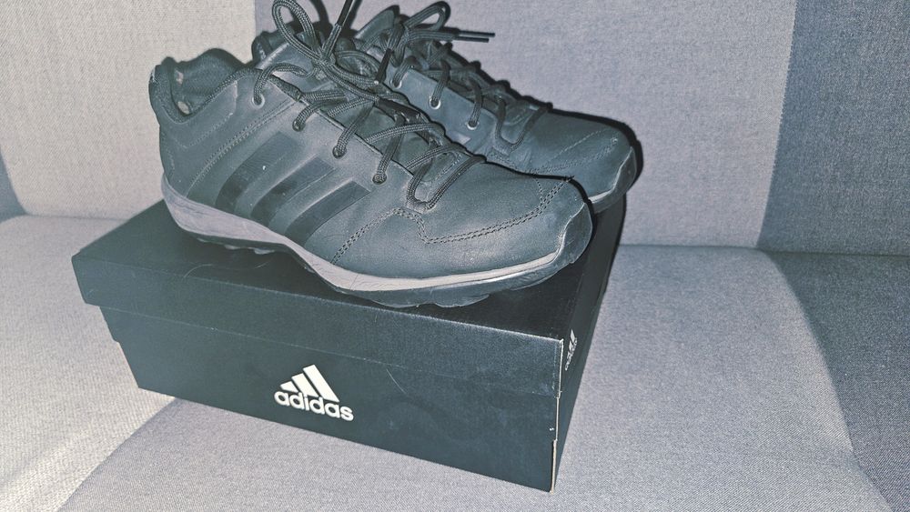 Buty Adidas Traxion r.44,5