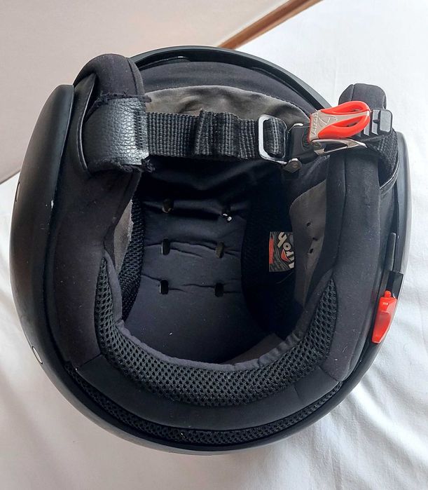 Capacete preto Airoh