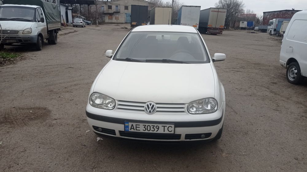 Гольф 4 1,6 2000г