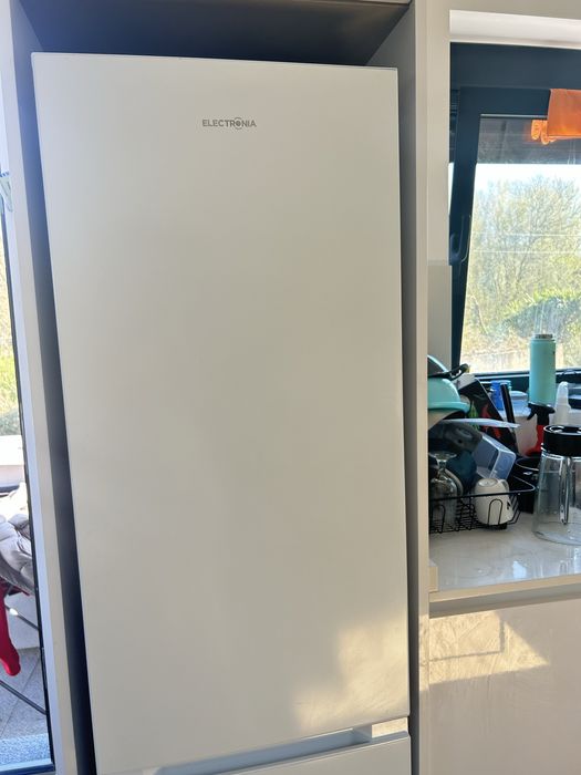 Geladeira Electrónia – Como Nova – Comprada em 07/2025